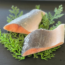 画像をギャラリービューアに読み込む, チリ産(養殖)銀サケ切身PBO(小骨とり) 20g~100gまで各サイズあります