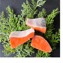 画像をギャラリービューアに読み込む, チリ産(養殖)銀サケ切身PBO(小骨とり) 20g~100gまで各サイズあります